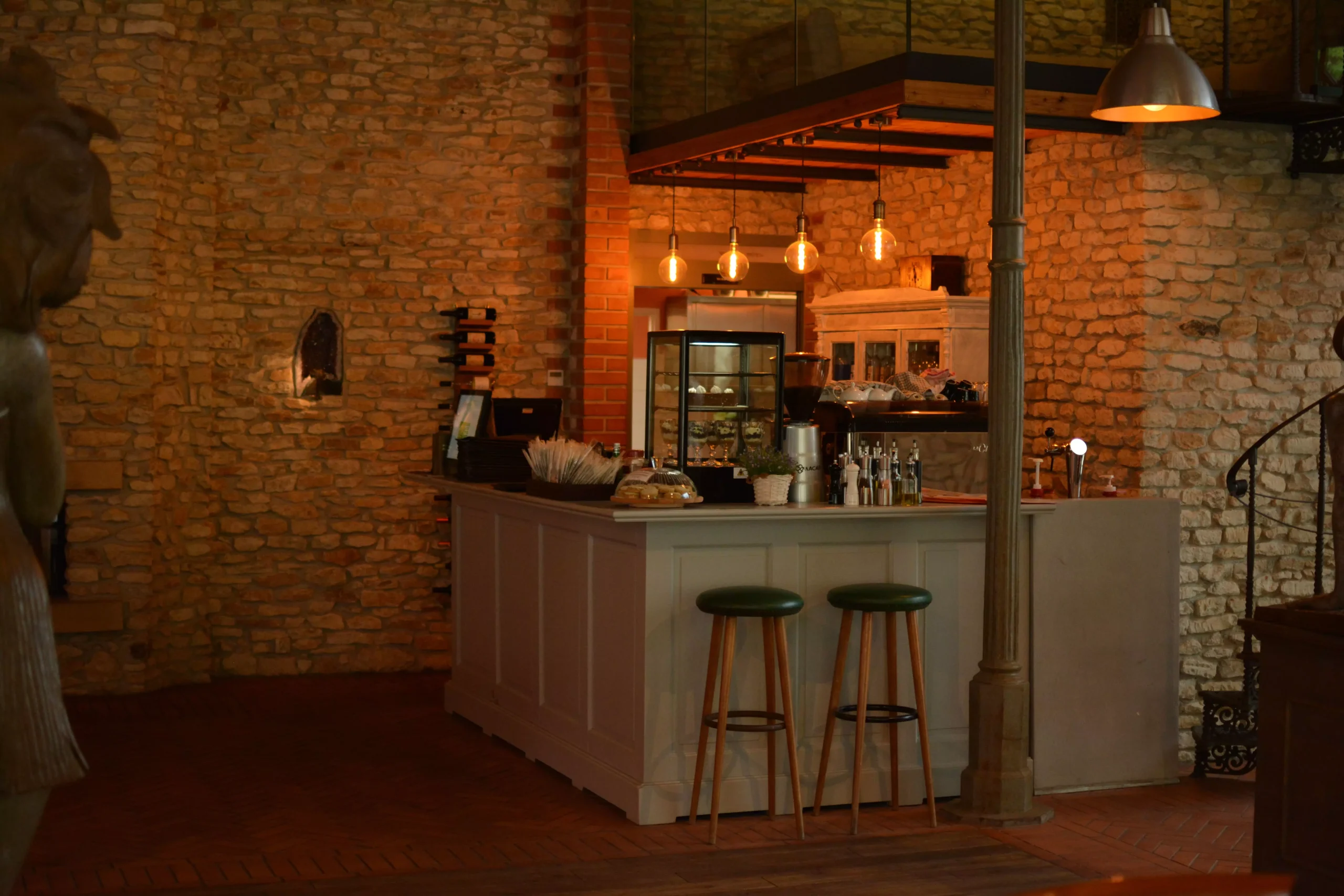 Bar w restauracji Żłote Jabłko w Poddębicach